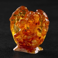 Сувенир "Дева Мария с младенцем", янтарь