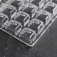 Форма для конфет и шоколада KONFINETTA &laquo;Ягодный лист&raquo;, 27,5&times;17,5&times;2,5 см, 24 ячейки 2,7&times;2,5&times;1,2 см, цвет прозрачный