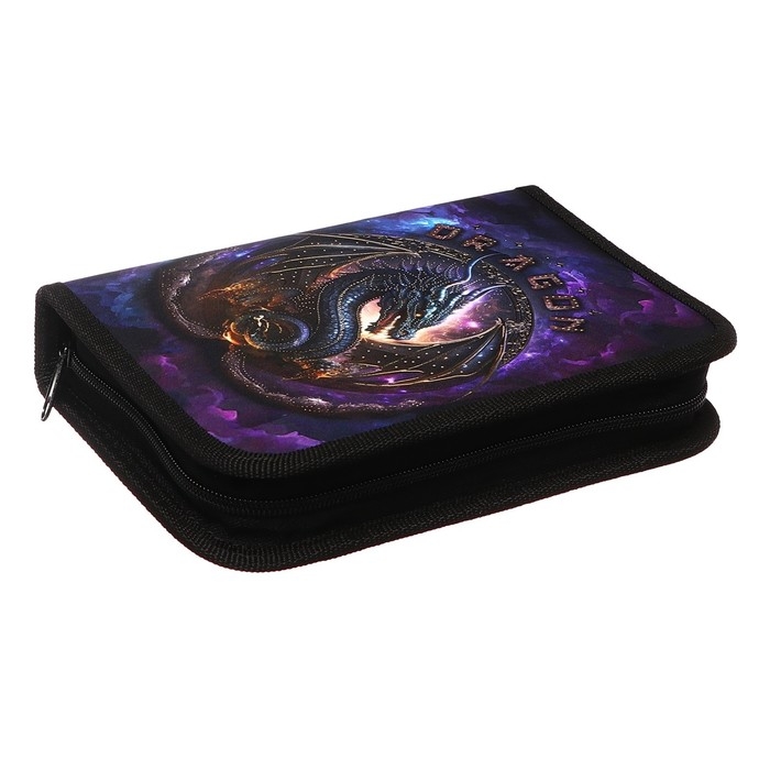 Пенал 1 секция, 140 х 200 х 40 мм, 2 откидные планки, текстильный, ПКТ 09-22-19 Пенал 1 секция, 140 х 200 х 40 мм, 2 откидные планки, текстильный, ПКТ 09-22-19 "Король драконов" (рисунок с эффектом металлика) 72208