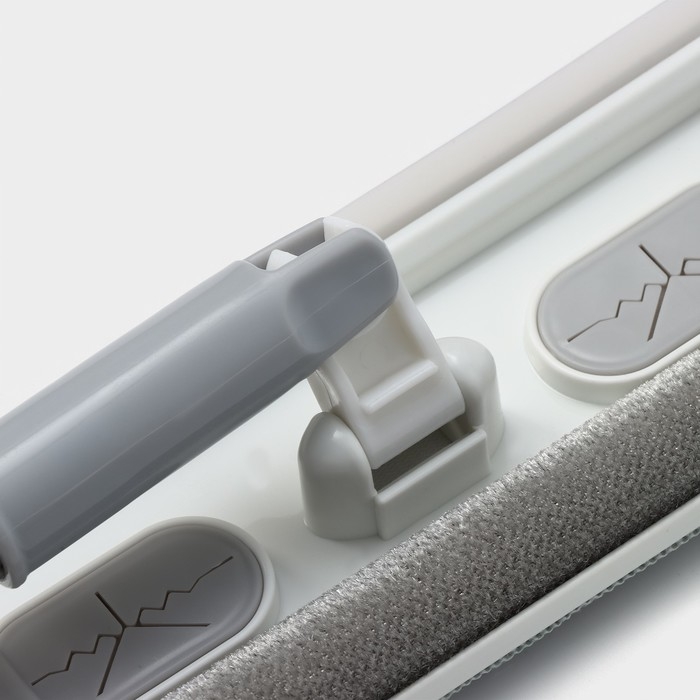 Щётка для окон Raccoon, стальная телескопическая ручка 82(126) см, насадка из микрофибры 25&times;9 см, цвет белый