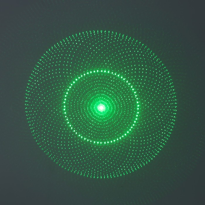 Указка лазерная 12 + 1 насадки от 2 х ААА 7,7х21 см Указка лазерная 12 + 1 насадки от 2 х ААА 7,7х21 см