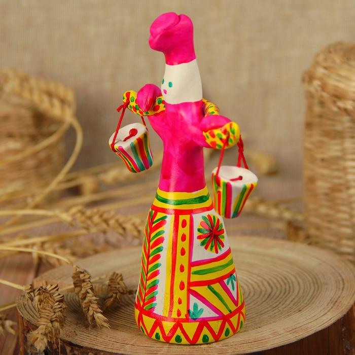 Филимоновская игрушка &laquo;Барыня с коромыслом&raquo;