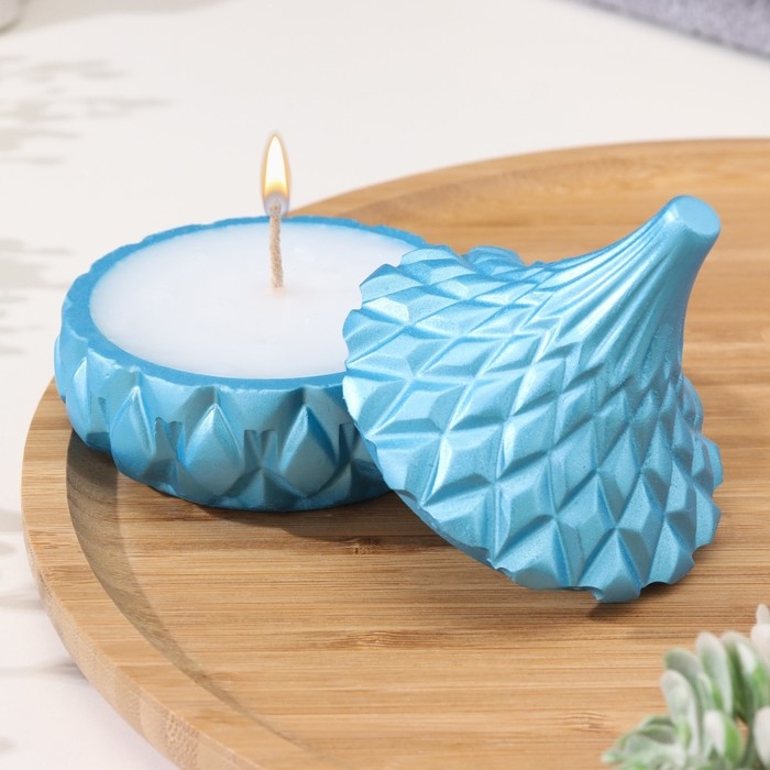 Свеча &laquo;Купол&raquo; в подсвечнике с ромбовидными гранями из гипса с крышкой, 8,5х8,5см, голубой