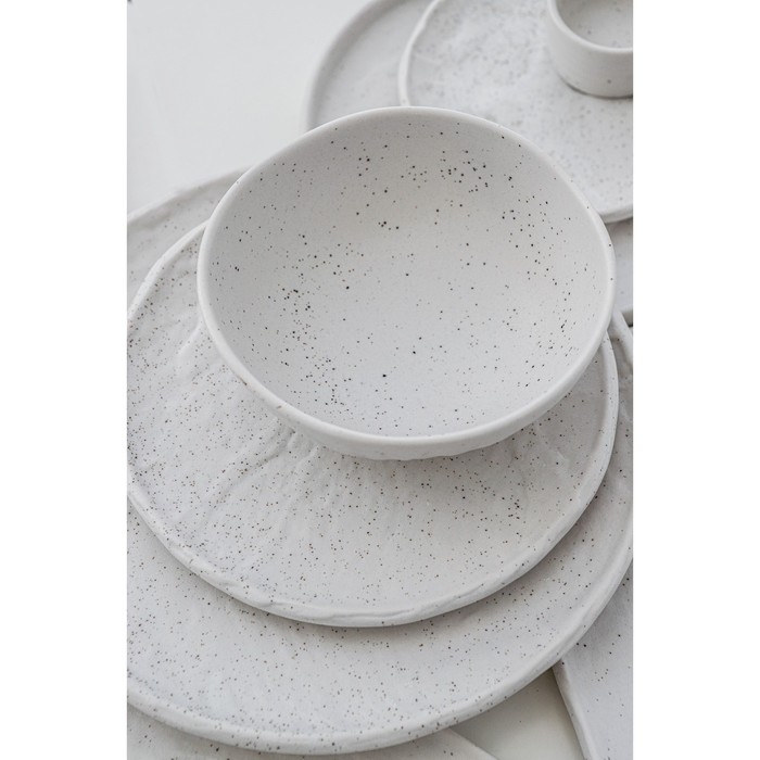 Блюдо фарфоровое для подачи Magistro Slate, d=21 см, цвет белый Блюдо фарфоровое для подачи Magistro Slate, d=21 см, цвет белый