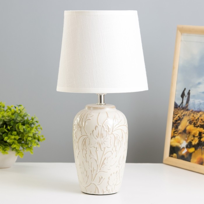 Настольная лампа Настольная лампа "Доминика" Е27 40Вт бежево-белый 18х18х37 см RISALUX