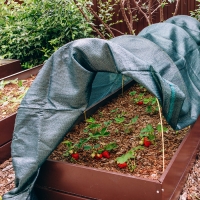 Парник от птиц, длина 4 м: сетка 6 &times; 2 м, затенение 80%; 4 дуги из стеклопластика, длина дуги 2 м, диаметр дуги 4 мм