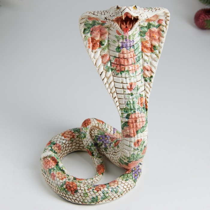Фигура "Змея Нагайна" 17х15х31см, цветная белая