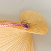 Веер бамбук, текстиль h=23 см "Вечер на реке" красный, с кисточкой Веер бамбук, текстиль h=23 см "Вечер на реке" красный, с кисточкой