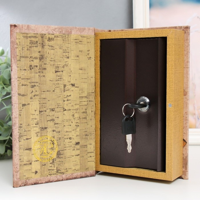 Сейф-книга дерево кожзам Сейф-книга дерево кожзам "Тигр в кепке и с трубкой" 21х13х5 см