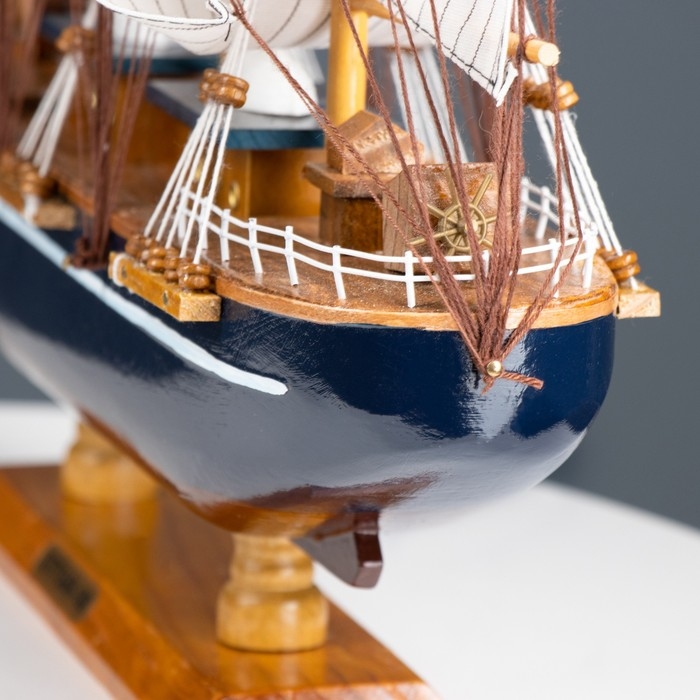 Корабль сувенирный большой &laquo;Трёхмачтовый&raquo;, борта светлое дерево, паруса белые, 59 х 10 х 49 см