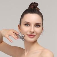 Массажёр для лица и зоны декольте, 2 шара, 14,3 × 4,5 см, цвет серебристый Массажёр для лица и зоны декольте, 2 шара, 14,3 × 4,5 см, цвет серебристый