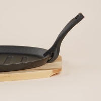 Сковорода чугунная на деревянной подставке SL Home, 27&times;17,5 см, h=2,2 см, индукция, цвет чёрный