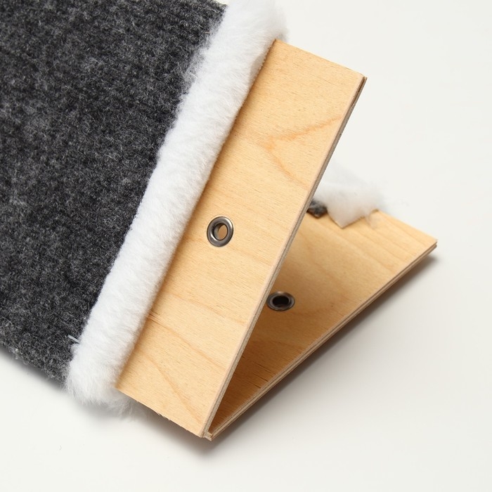 Когтеточка угловая широкая, ковролин с мехом, 60 х 30 см Когтеточка угловая широкая, ковролин с мехом, 60 х 30 см