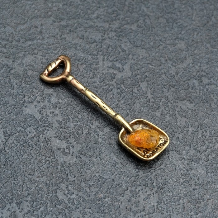 Сувенир кошельковый Сувенир кошельковый "Лопата", латунь, янтарь