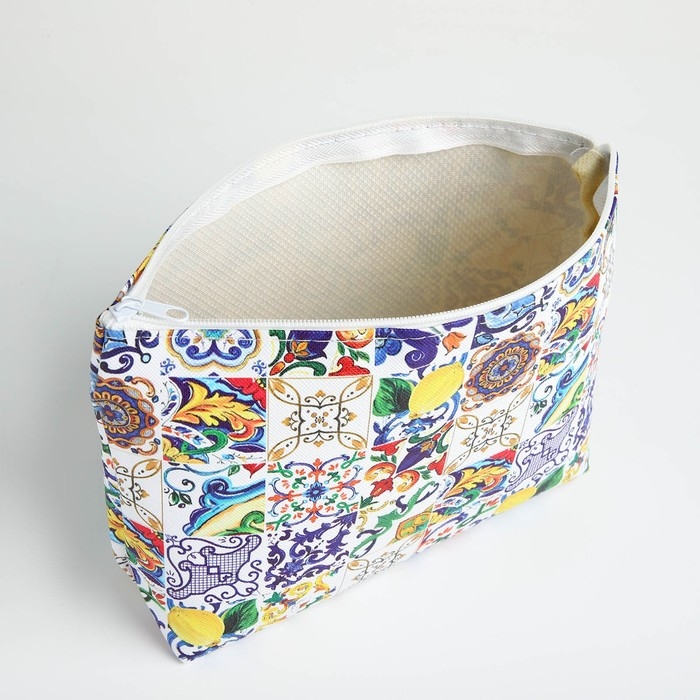 Косметичка на молнии, цвет белый/разноцветный Косметичка на молнии, цвет белый/разноцветный