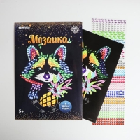 Мозаика стразами «Енот с ананасом» Мозаика стразами «Енот с ананасом»