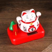 Маятник пластик от солн.батареи "Кот Манэки-нэко с деревом и мешком золота" белый 8х10х6 см   501832