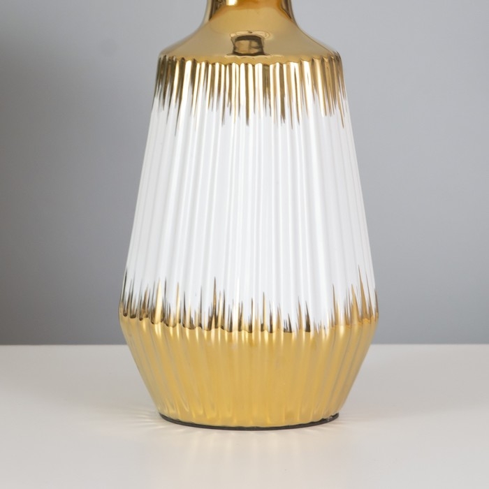 Лампа настольная Лампа настольная "Кармен" 1х40Вт Е14 белый/золото 24х24х40см