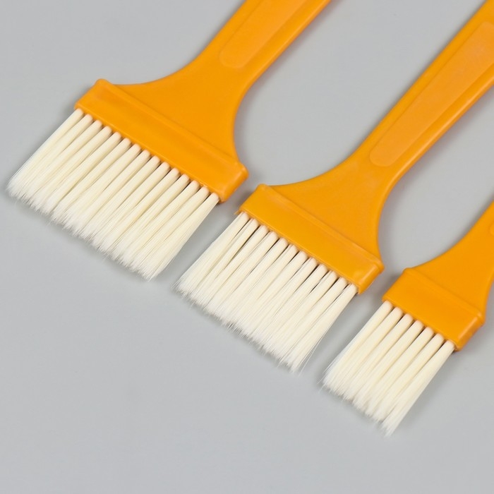 Набор кистей пластик н-р 3 шт. 18,5х9 см, 17х5 см, 14,5х2 см Набор кистей пластик н-р 3 шт. 18,5х9 см, 17х5 см, 14,5х2 см