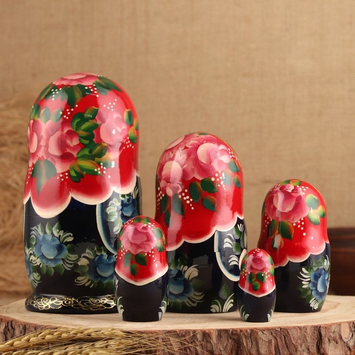 Матрёшка «Тройка», красный платок, 5 кукольная, люкс Матрёшка «Тройка», красный платок, 5 кукольная, люкс