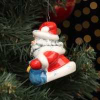 Ёлочная фарфоровая игрушка "Дед Мороз с часами", красная шуба, 8 см