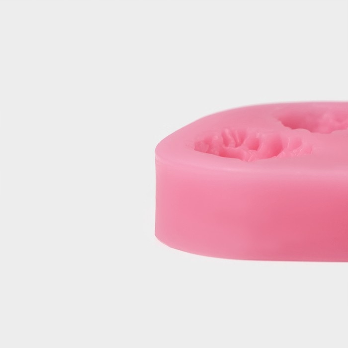 Молд новогодний &laquo;Шишки&raquo;, силикон, 10,2&times;7&times;1,6 см, цвет розовый