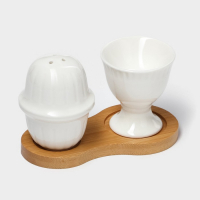 Набор фарфоровый сервировочный на деревянной подставке BellaTenero, 3 предмета: подставка для яйца 50 мл, солонка 100 мл, подставка, цвет белый Набор фарфоровый сервировочный на деревянной подставке BellaTenero, 3 предмета: подставка для яйца 50 мл, солонка 100 мл, подставка, цвет белый