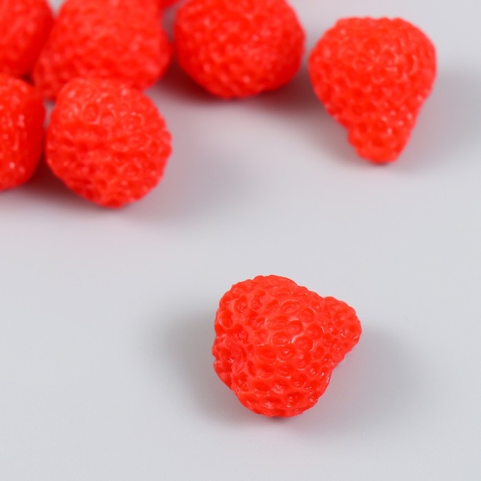 Декор для творчества PVC "Ягода клубника" набор 10 шт 1,6х1,6х1,9 см