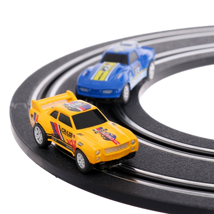 Автотрек &laquo;Турбо кросс&raquo;, с 4 машинами работает от сети, длина трека 8,38 м.