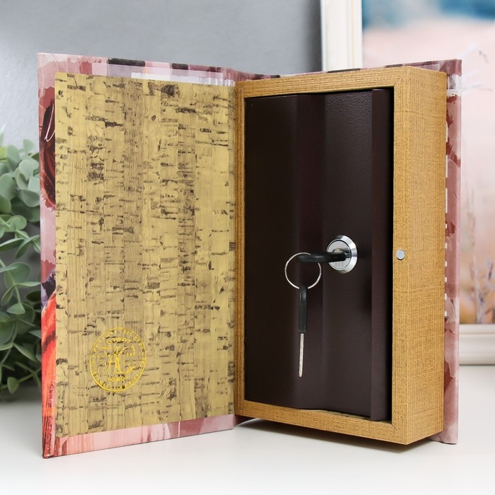 Сейф-книга дерево кожзам Сейф-книга дерево кожзам "Девушка - зима" 21х13х5 см