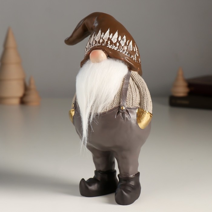 Сувенир полистоун "Гном в серых штанах, в колпаке с ёлочками" 11х7х17,5 см