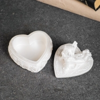 Шкатулка с крышкой "Сердце с ангелом" перламутровый, 9х8см Шкатулка с крышкой "Сердце с ангелом" перламутровый, 9х8см