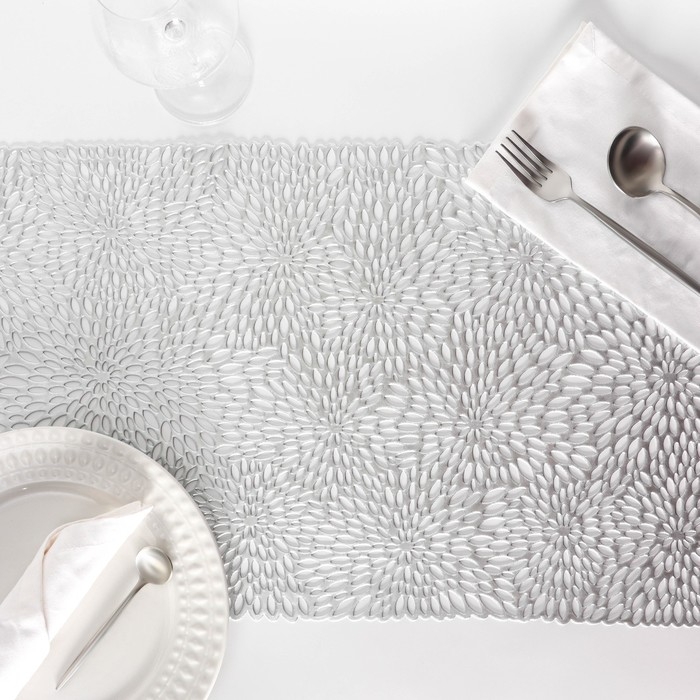Дорожка на стол Доляна &laquo;Астры&raquo;, 89&times;35 см, цвет серебро