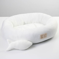 Лежанка с рыбкой, 45х35х11 см, молочная Лежанка с рыбкой, 45х35х11 см, молочная