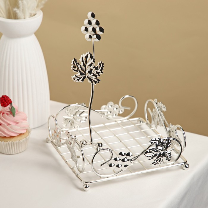 Салфетница &laquo;Виноград&raquo;, декоративная, 13,5&times;13,5&times;7 см, цвет серебряный