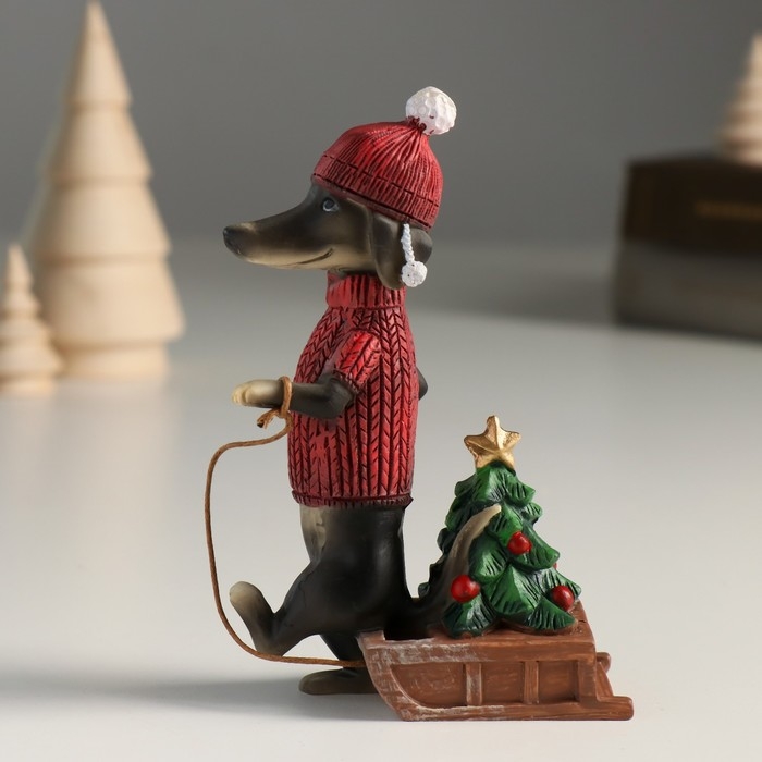Сувенир полистоун "Такса в свитере и шапке везёт ёлочку на санках" 8х4х12,5 см
