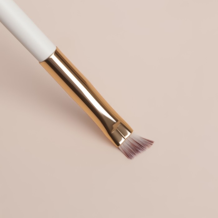 Кисть для макияжа &laquo;White&raquo;, скошенная, 16,5 (&plusmn; 1) см, цвет белый