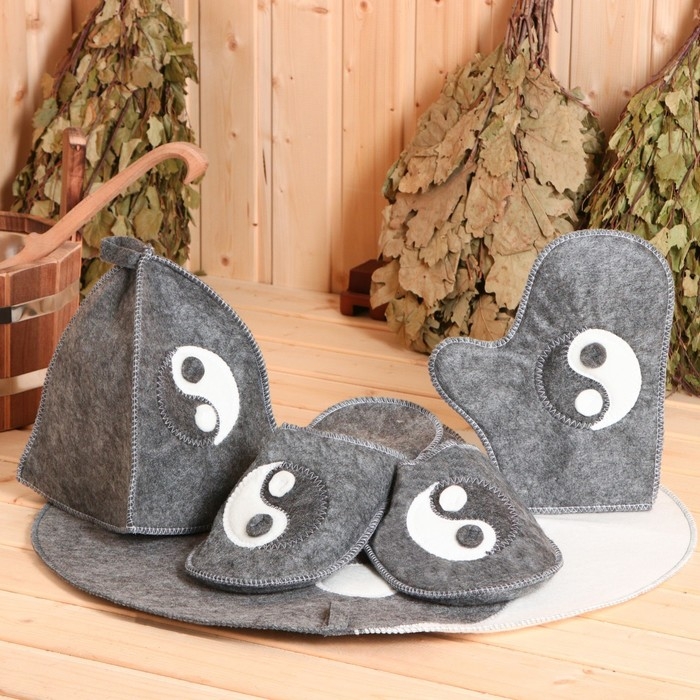 Набор подарочный 4 предмета Мужской Набор подарочный 4 предмета Мужской "Инь-Янь" (шапка, коврик, рукавичка, тапочки )