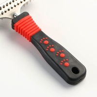 Расчёска-грабли 2-рядная, 11 х 15,5 см, чёрно-красная Расчёска-грабли 2-рядная, 11 х 15,5 см, чёрно-красная