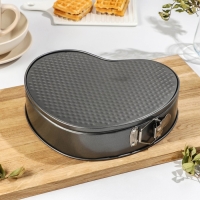 Набор форм для выпечки разъёмных Доляна &laquo;Элин. Сердце&raquo;, 3 предмета: 23/25/29&times;6 см, антипригарное покрытие, цвет чёрный