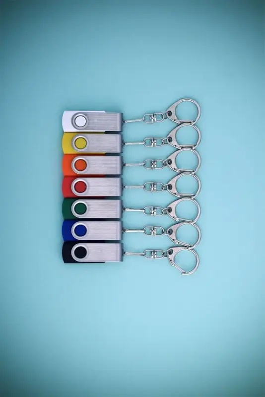 Флешка Twist, черная, 16 Гб