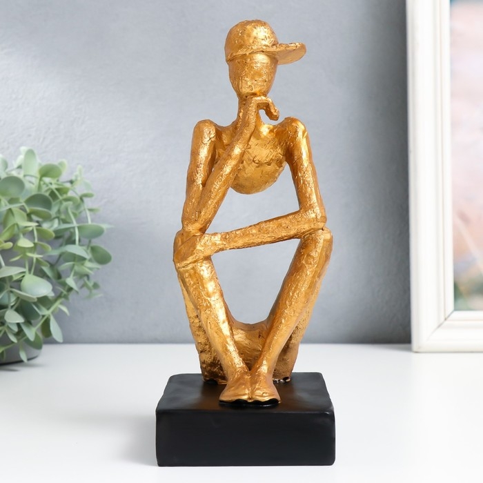 Сувенир полистоун Сувенир полистоун "Человек в кепке. Размышления" золото 12х9х23 см