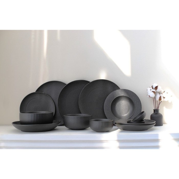 Тарелка фарфоровая Magistro Line, d=20,5 см, цвет чёрный Тарелка фарфоровая Magistro Line, d=20,5 см, цвет чёрный