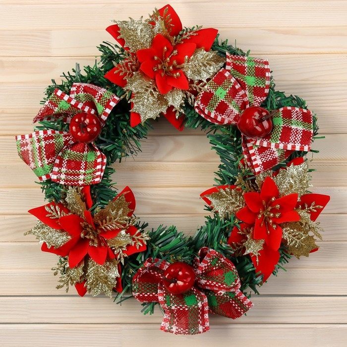 Венок новогодний d-30 см "Яркая сказка" цветы бантики ягоды