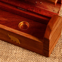 Подставка под благовония "Слоники" дерево 30,5х4х4,5 см Подставка под благовония "Слоники" дерево 30,5х4х4,5 см