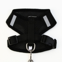 Шлейка дышащая с поводком и светоотражающей нашивкой, S, ОШ 27, ОГ 30-38, черная Шлейка дышащая с поводком и светоотражающей нашивкой, S, ОШ 27, ОГ 30-38, черная