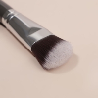 Кисть для макияжа &laquo;Brush GRAPHITE&raquo;, 17,5 (&plusmn; 1) см, цвет тёмно-серый/серебристый