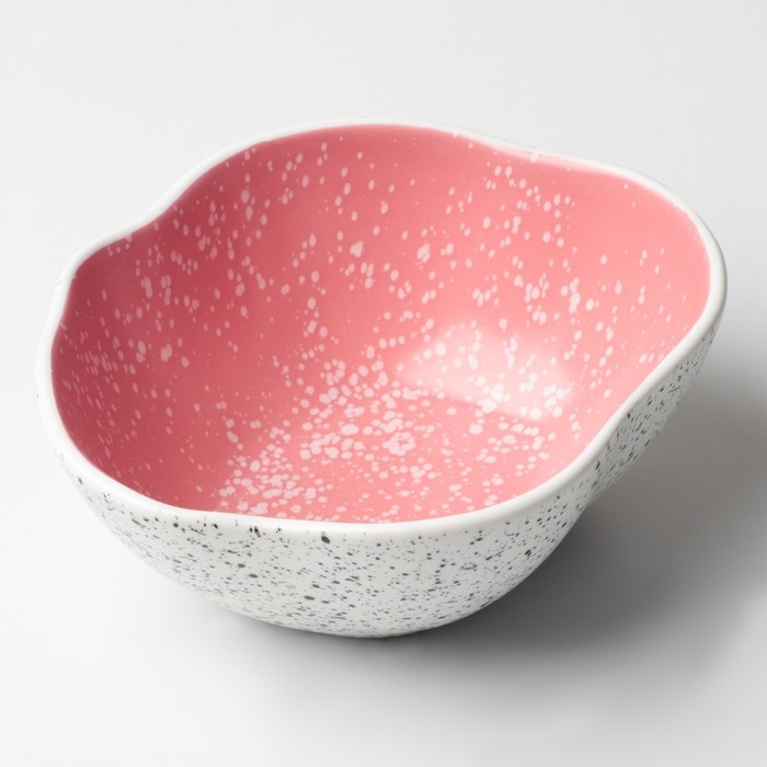 Салатник керамический неровный край &laquo;Розовая&raquo;, 600 мл, 17 см, цвет розовый