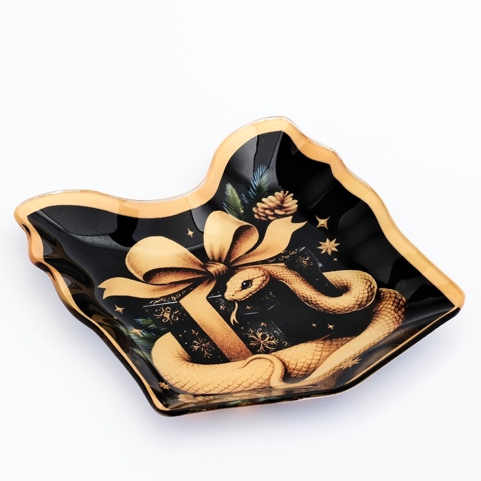 Тарелка в форме подарка стеклянная Дорого внимание «Золотая змейка», 15 х 17,3 см Тарелка в форме подарка стеклянная Дорого внимание «Золотая змейка», 15 х 17,3 см