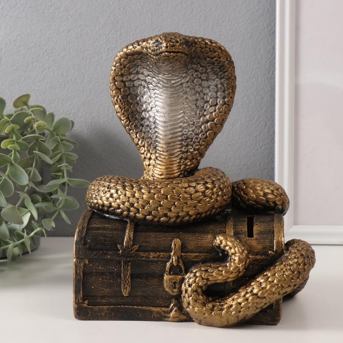 Копилка Копилка"КОБРА НА СУНДУКЕ " 20 х 17 х 12 см.